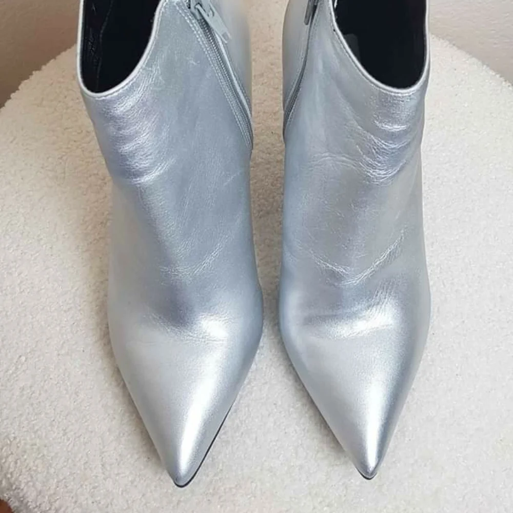 Steve Madden sleek metallic